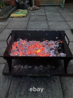 Grand grill barbecue pour foyer extérieur avec sièges, spectacle de feu, plancher de camping