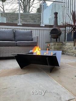 Le jardin extérieur avec grillage en maille de Brooklyn Fire Pit