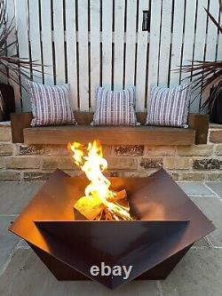 Le jardin extérieur avec grillage en maille de Brooklyn Fire Pit