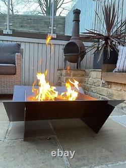 Le jardin extérieur avec grillage en maille de Brooklyn Fire Pit