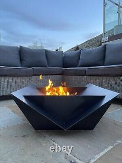 Le jardin extérieur avec grillage en maille de Brooklyn Fire Pit