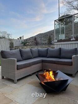 Le jardin extérieur avec grillage en maille de Brooklyn Fire Pit