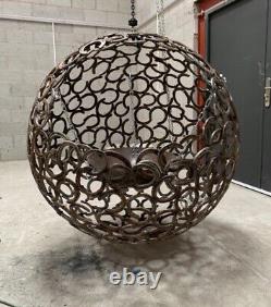 Sculpture de foyer en forme de fer à cheval globe de 125cm de diamètre